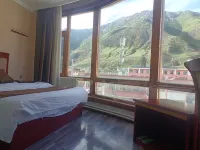Zadoi Xueshan Business Hotel Hotels in Zadoi