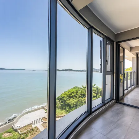 Zhujiajian Summer Solstice Sea Resort Hotel (Centipede Zhi Wharf)