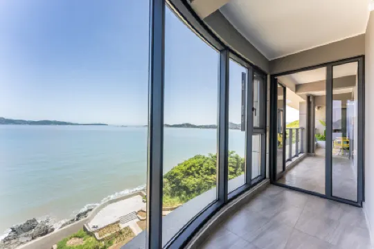 Zhujiajian Summer Solstice Sea Resort Hotel (Centipede Zhi Wharf)