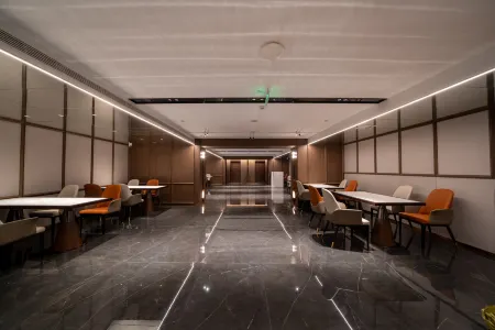 Harbin Longfei International Hotel Отели рядом с достопримечательностью «Harbin Railway Vocational and Technical College»