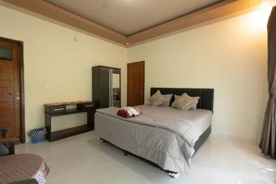 Calm Haven Villa with Amabela Garden Lovina Mitra RedDoorz Hotels near Bob Bali Guide And Driver