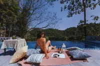 Victoria Mansion - Infinity Pools