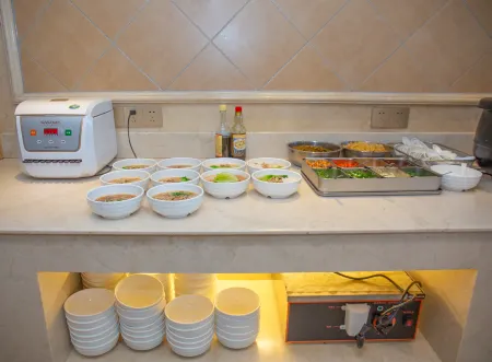 Vienna International Hotel(Shaoshan District) Отели рядом со станцией Shaoshan South Railway Station