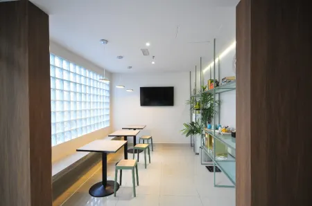 Living At DSulaiman Hotel Отели рядом с достопримечательностью «Asian Heritage Row»