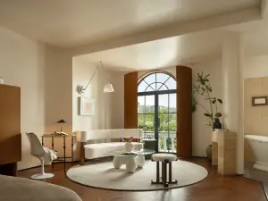 Golden Age hotel