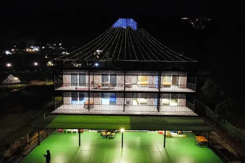 ICE HILL Hotels in Sikhio