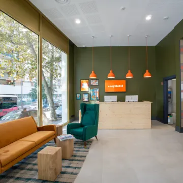 easyHotel Marseille Euromed Отели рядом с достопримечательностью «Улица Кур-Бельзанс»