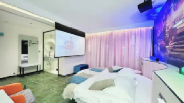 Lixin colorful art Hotel