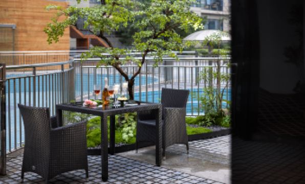 K· K Designer Hotel (Chongqing Jiefangbei Pedestrian Street Hongyadong Branch)