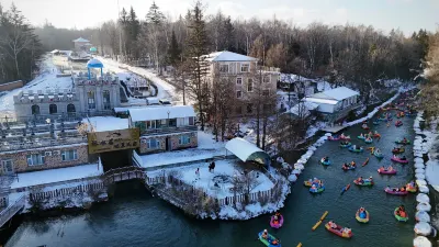 Linshuiju View Homestay (Changbai Mountain Magic World Scenic Area) โรงแรมใกล้จุดชมวิวเวทมนตร์