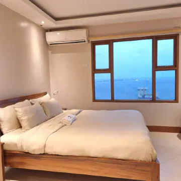 StayLuxia Manilabayview 1-5 BR Suites w/Balcony Bayview Pool Netflix