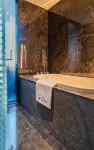 Leman Hotel (Harbin Shida Night Market Hexing Subway Station)