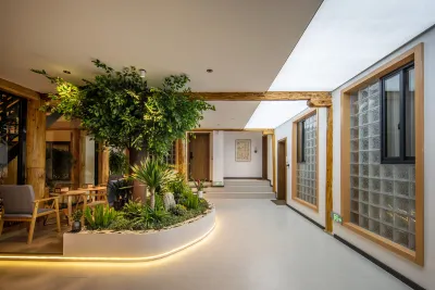 Shangri-La Yuemengyaju Homestay
