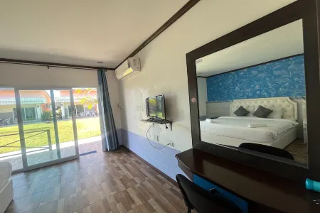 U-Thong Garden Resort Отели рядом с достопримечательностью «Wat Lampang Klang Tawan Tok»