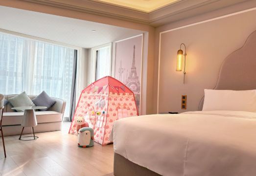 Mercure 지난 서부기차역의 로비 공간