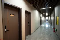 Moonlight Cloud Hotel (Laixi Commercial Street Branch)