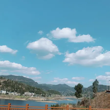 Listen to Lake HOUSE