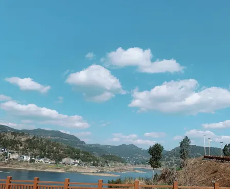 Listen to Lake HOUSE Отели рядом с достопримечательностью «Shengzhong Lake»