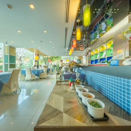 SHIN Hotel V-ONE Korat Отели рядом с достопримечательностью «Храм Сала Лой»