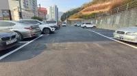 Geoje-si Hound Hotel Jangseungpo - parking