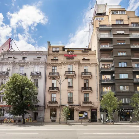 Rainforest Studio Downtown by Pretty Apartments