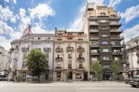 Rainforest Studio Downtown by Pretty Apartments