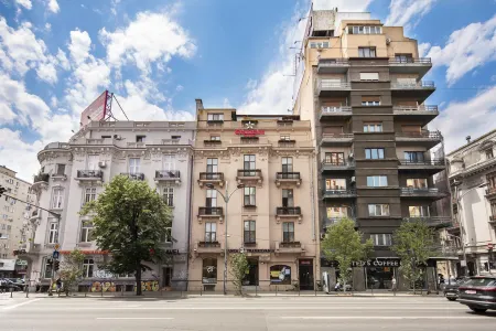 Rainforest Studio Downtown by Pretty Apartments