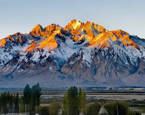 Meet Torgrencia tent camp Hotels in Tashkurgan