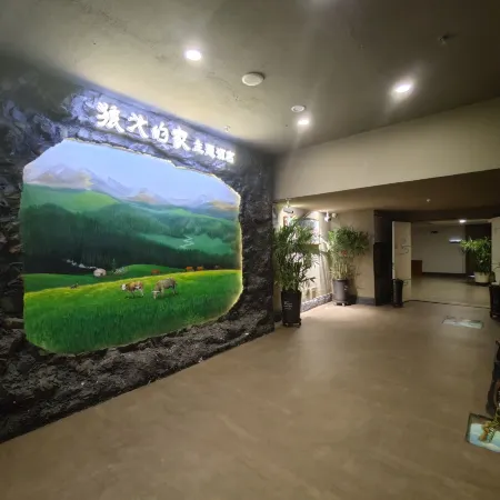 Wolf's Home Hotel Vacation (Silk Road Light Tourism Town Railway Station)