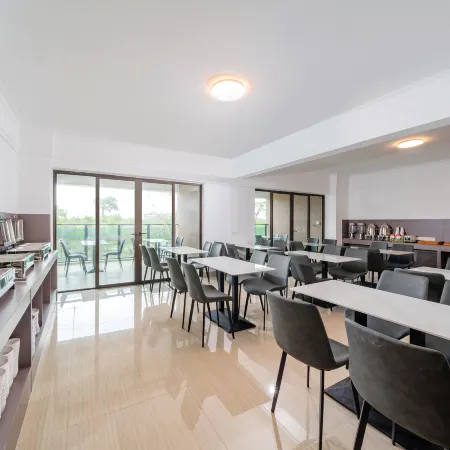 Hailingshan Whale Smart Hotel