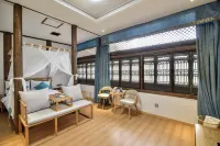 Huangling Shaiqiu Meisu (Huangling Scenic Area Branch) - balcony