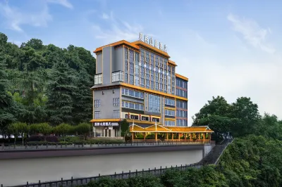 Guanqiao Mountain Residence Hotel (Fengyu Bridge Fenghuang Mountain Forest Park) Hotels near LIANG PIN PU ZI EN SHI WU YANG DA DAO TIAN QIAO DIAN