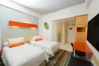 HARRIS Hotel & Conventions Festival Citylink Bandung Hotel dekat Masjid Siti Aisyah