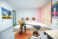 Qahar Right Rear Banner Lava Pastoral · Dimension Volcano Homestay (Ulan Hada Volcano Geopark) - ที่มีที่จอดรถ