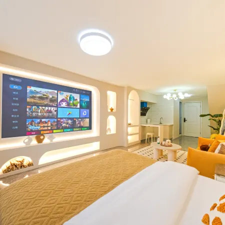 Mori Ye · Joyful | Designer Light Luxury Cinema Homestay