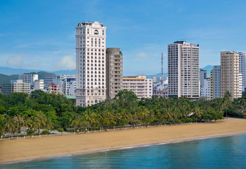 3. 머큐어 냐짱 비..