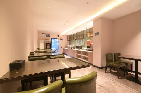 EZZI HOTEL (Wanda Plaza Branch, Ningde High speed Railway Station)