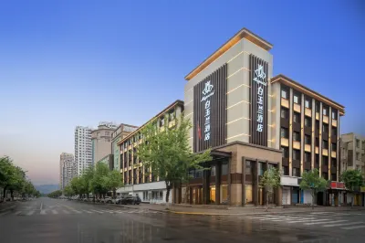 Magnotel Hotel (Jiamusi City Huochezhan Xinmate) فنادق في جياموسى
