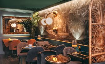 Snob Hotel
