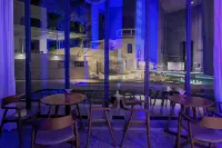 M island Resort - bar