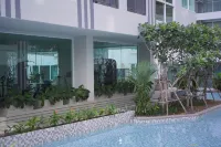 ดีอีโค่ ลักซูรี่ พัทยา - สระว่ายน้ำบนดาดฟ้า