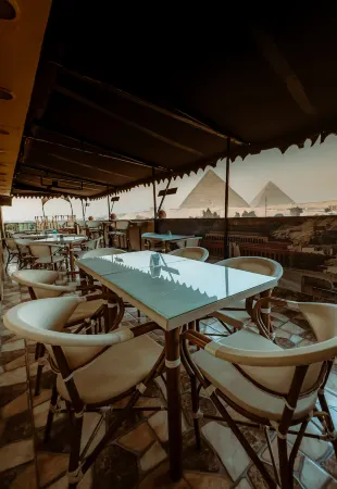 Turquoise Pyramids & Grand Egyptian Museum View Hotel Отели в г. Kafr Nassar