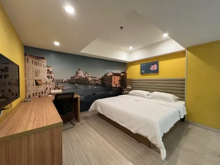 Yi Qian Ling Yi Ye E-Sports Hotel Отели в г. Цзиньчен