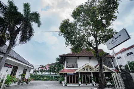 Hotel Limaran 1 Отели в г. Gondomanan