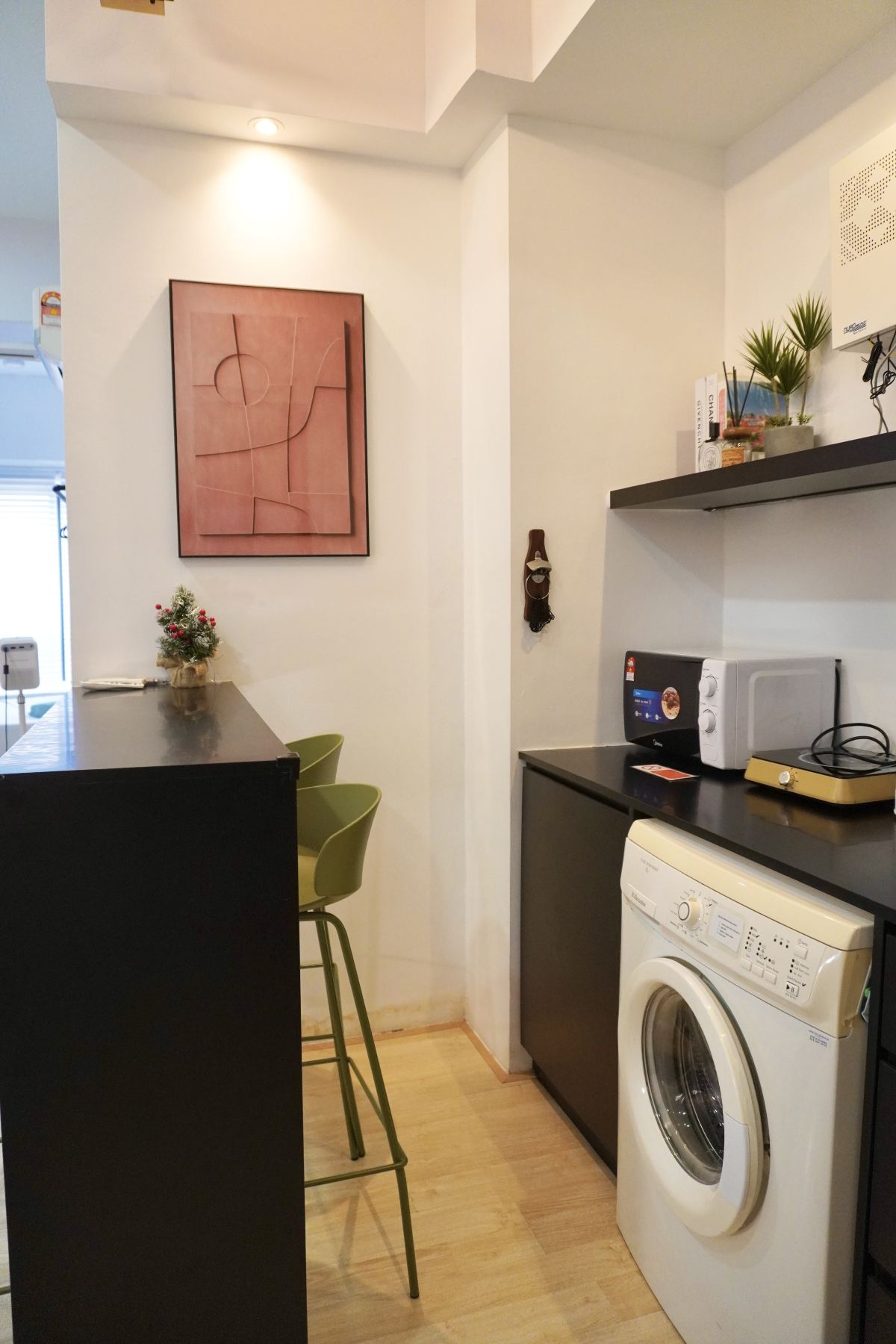 (Revo 28) Cozy Studio For 3Pax