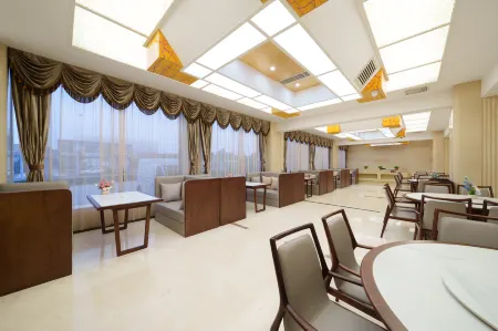 Baiheng Jinyi Hotel (Fushan Yingbin Street) Отели в г. Фушань