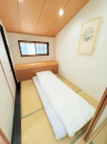 new opened! 4 minutes from Shijo Omiya station, best value bungalow, shower toilet separate Hotel a 