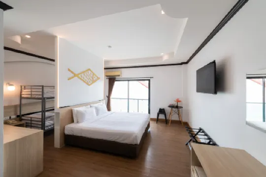 Arawana Express North Pattaya Отели рядом с достопримечательностью «Альказар»