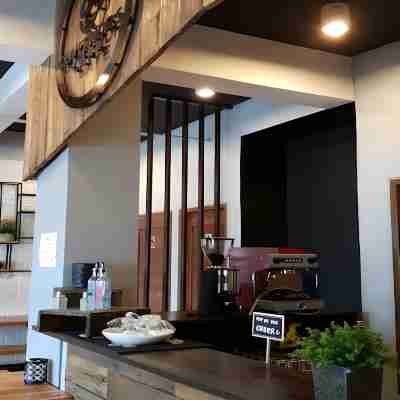 Governor Forbes Inn Hotel Exterior