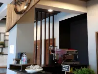 Governor Forbes Inn Hotels near Espana